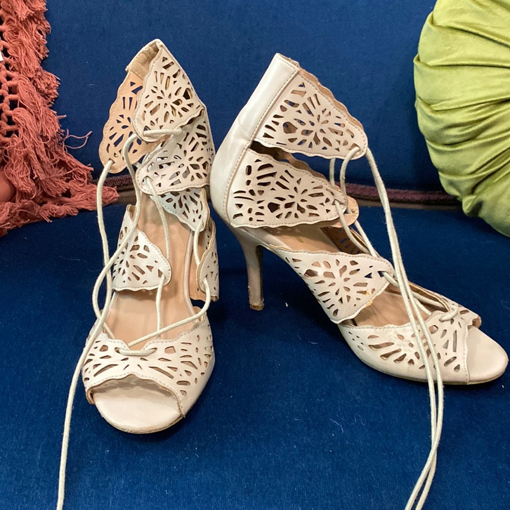 Size 7.5 lace up heels